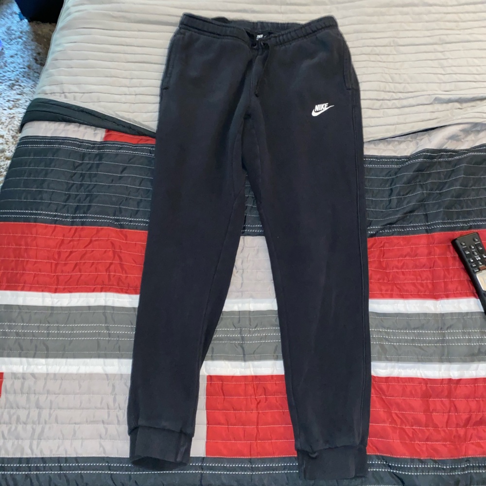 Nike sweatpants size medium